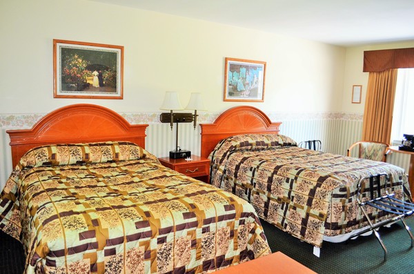 Room with Two Queen Beds Photo 1