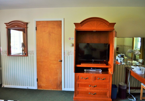 Room with Two Queen Beds Photo 7