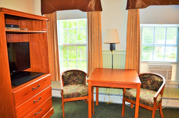 Upstairs Suite 117 Photo 3