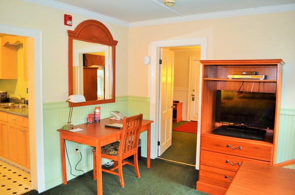 Upstairs Suite 117 Photo 5