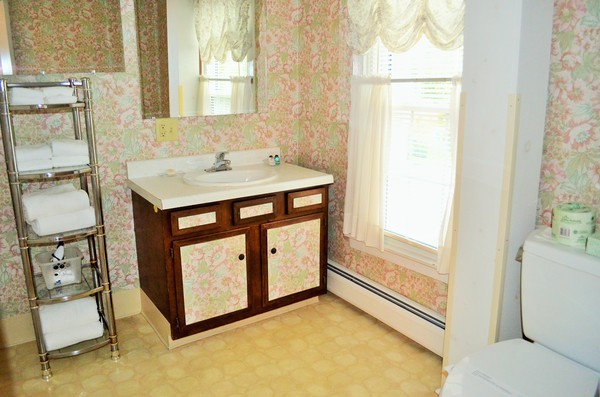 Upstairs Suite 117 Photo 8