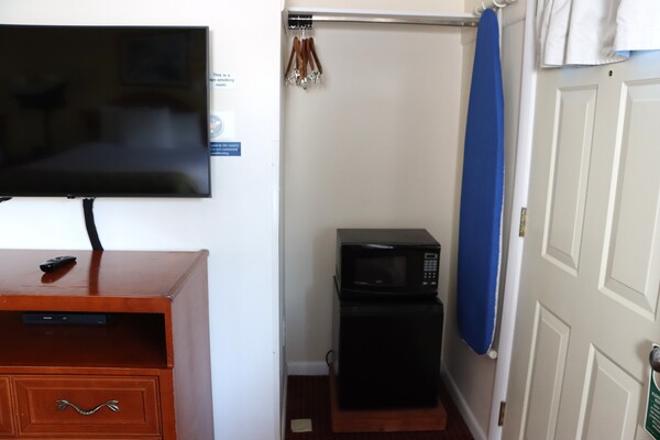 Room with Two Queen Beds Photo 9