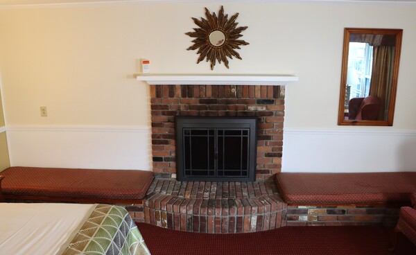 Deluxe Room One King Bed Photo 6