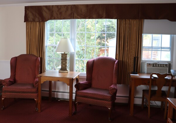 Deluxe Room One King Bed Photo 3