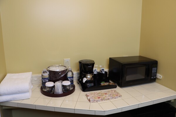 Deluxe Room One King Bed Photo 9