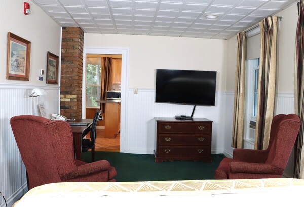 Downstair Suite 116 Photo 3