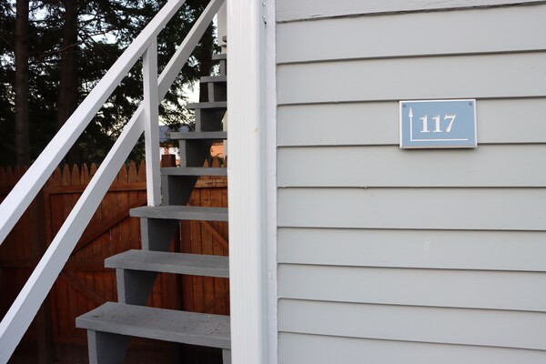 Upstairs Suite 117 Photo 13