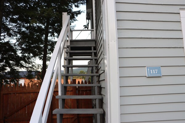 Upstairs Suite 117 Photo 14