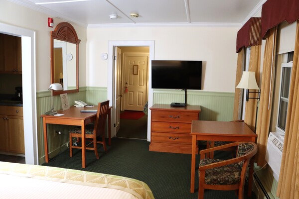 Upstairs Suite 117 Photo 2