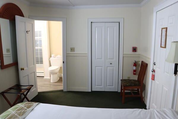 Upstairs Suite 117 Photo 9